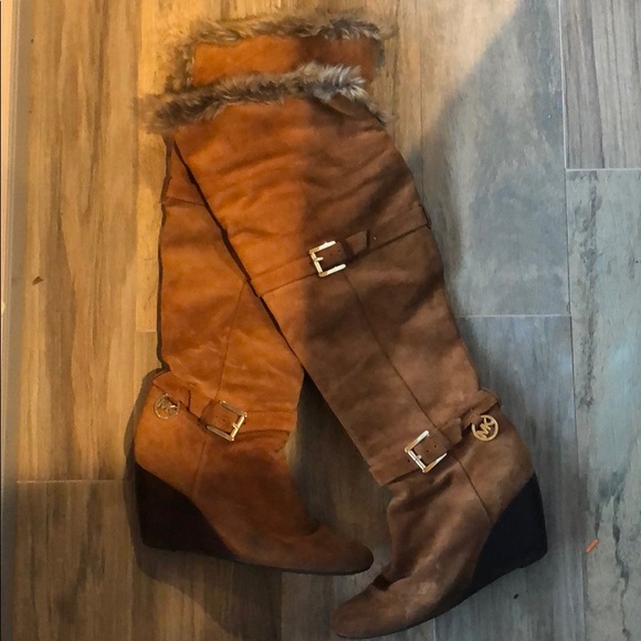 MK boots furry - Picture 1 of 1